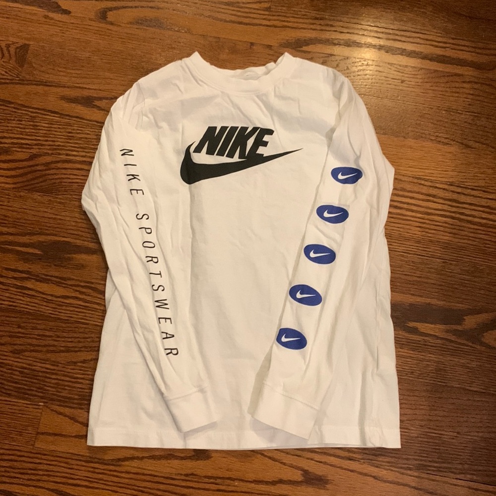 Nike big boys long sleeve tshirt. Size large.